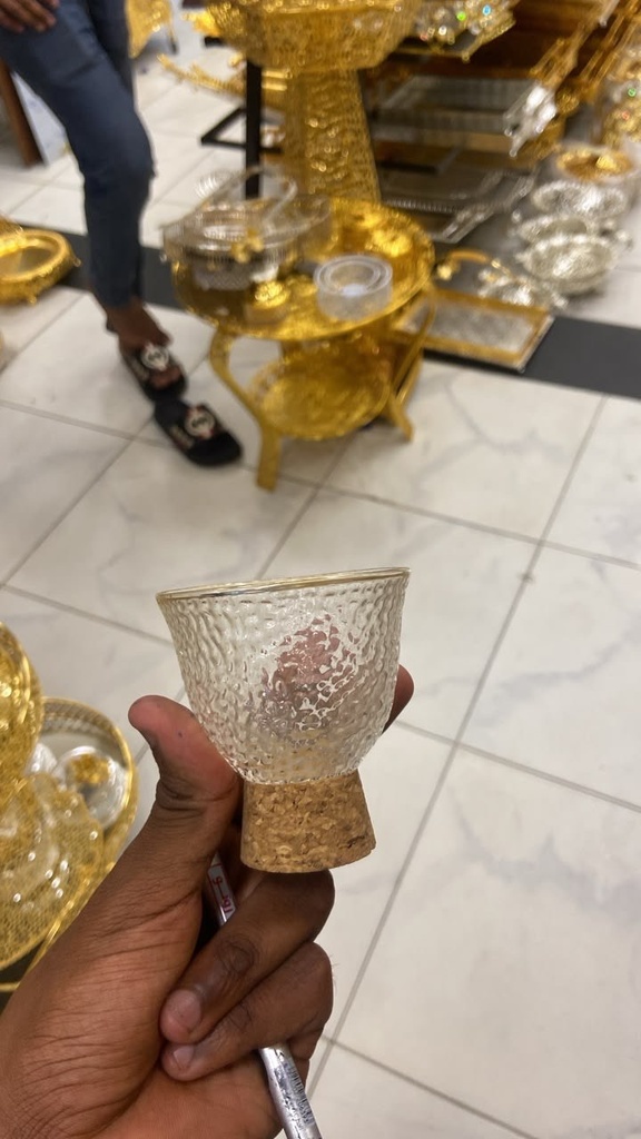 فناجين عربي بمقعد خشب