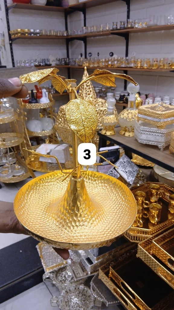 تمرية نخلة بطبق صغيره